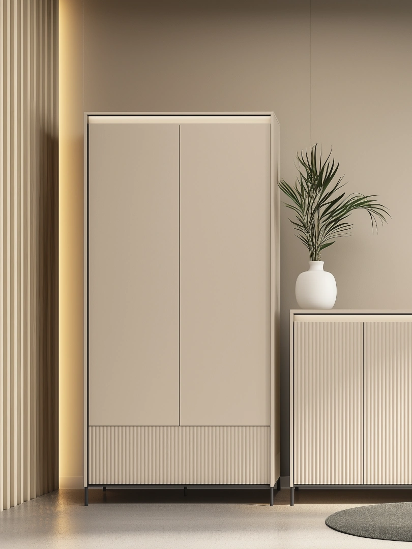 szafa i komoda z kolekcji Trend garderoba